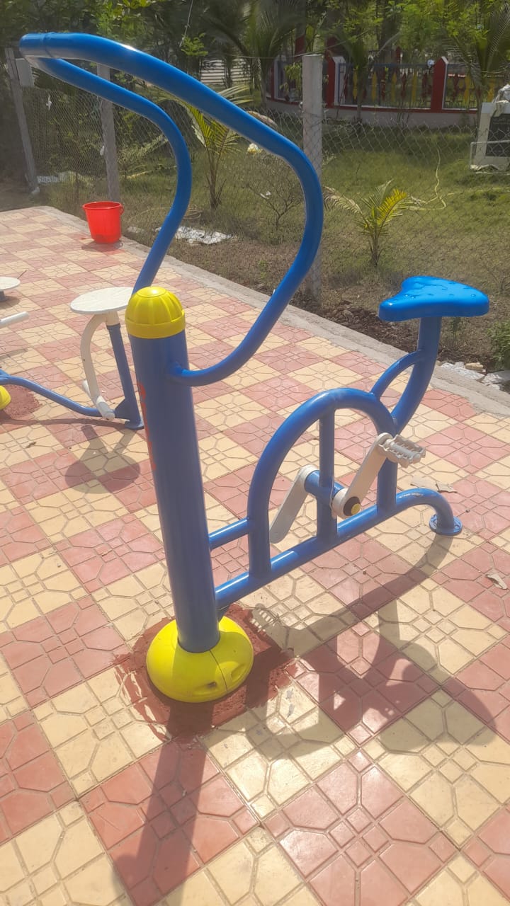 Open Gym Exercising Cycle
