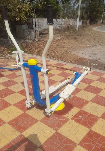 outdoor-gym-cross-trainer