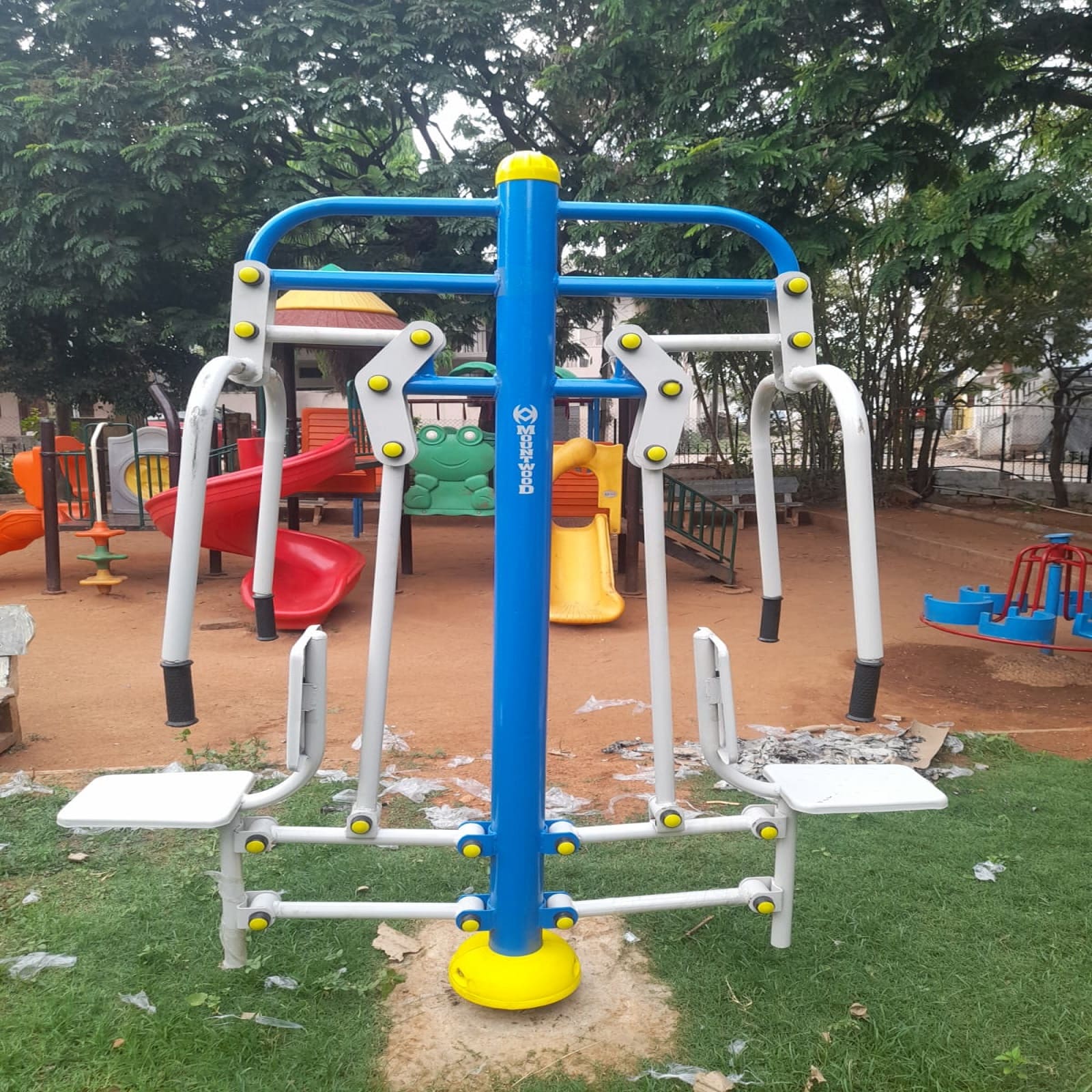 outdoor-gym-equipment