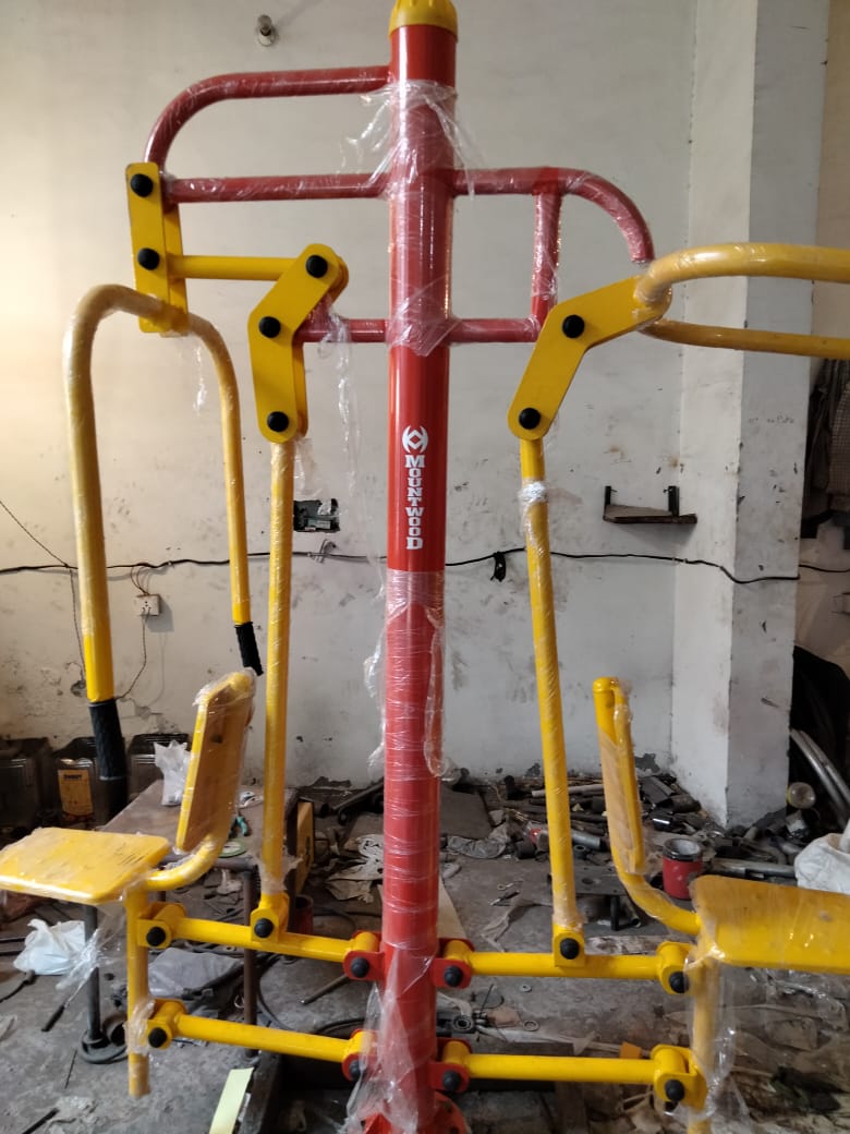 outdoor-gym-single-chest-cum-seating-puller