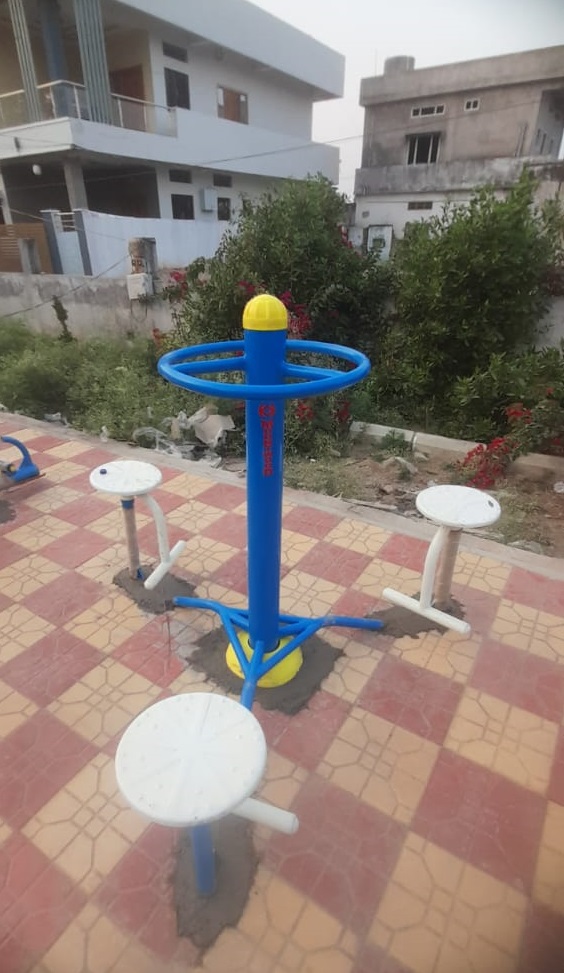Outdoor Gym Tripple Sitting Twister
